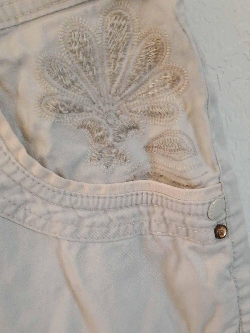 Gloria Vanderbilt Cream Embroidered Capri Pants - Picture 3 of 11